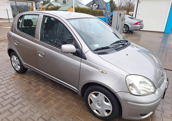 Toyota Yaris cena 7900 przebieg: 298000, rok produkcji 2005 z Brodnica małe 781